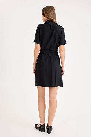 Önü Düğmeli Kısa Kol Kemerli Elbise