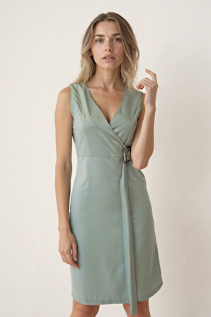 Önü Tokalı V Yaka Saten Elbise