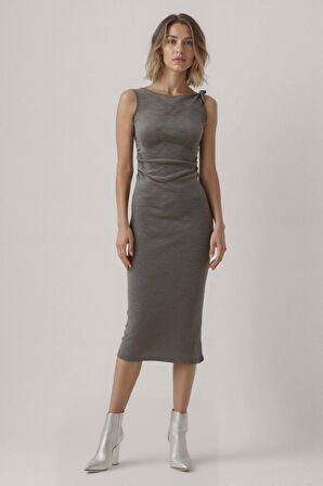 Omuzu Düğüm Detaylı Örme Elbise