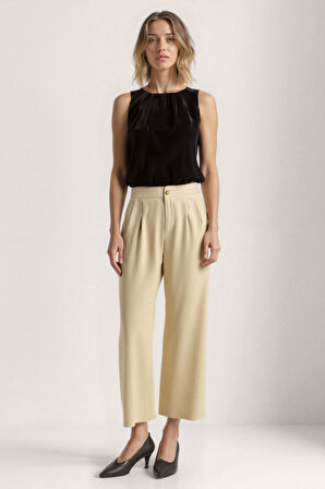 Parlak Kumaş Önü Pileli Lastikli Bluz