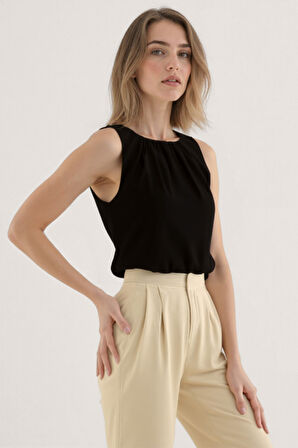 Parlak Kumaş Önü Pileli Lastikli Bluz