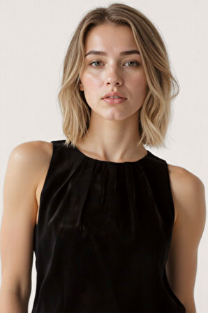 Parlak Kumaş Önü Pileli Lastikli Bluz