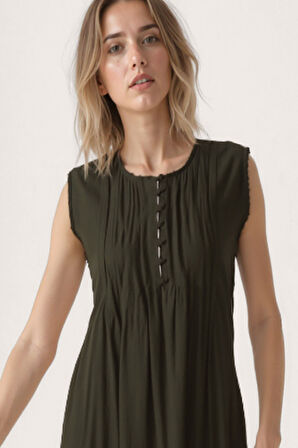 Önü Düğmeli Krinkıl Kumaş Sıfır Kol Elbise