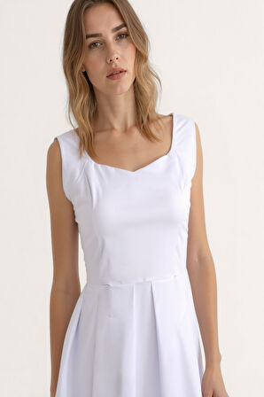 Kalp Yaka Sıfır Kol Pileli Elbise