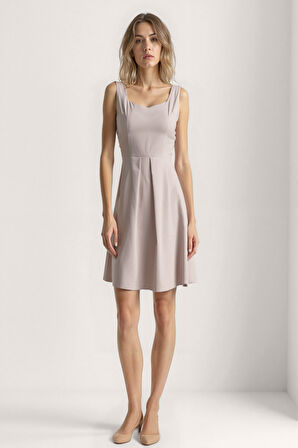 Kalp Yaka Sıfır Kol Pileli Elbise