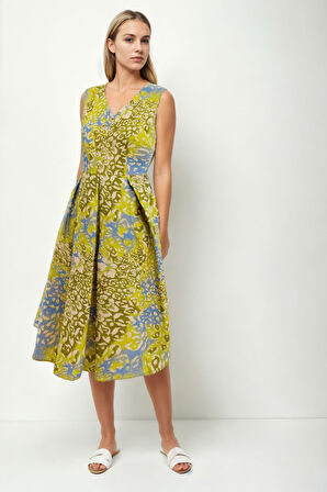 Çift V Yaka Desenli Pileli Elbise