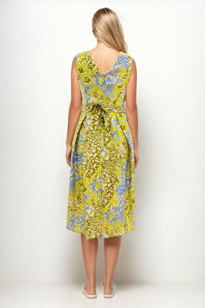 Çift V Yaka Desenli Pileli Elbise