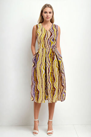 Kendinden Desenli V Yaka Pileli Elbise