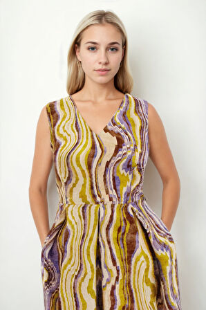 Kendinden Desenli V Yaka Pileli Elbise