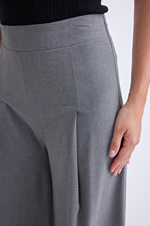 Beli Lastikli Pileli Geniş Paça Pantolon