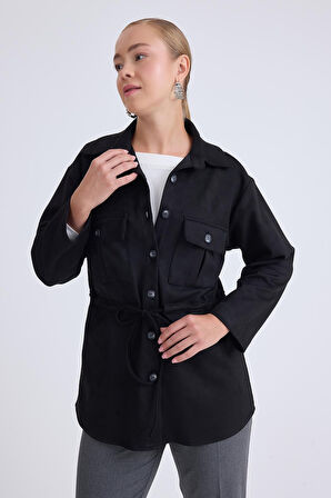 Beli Bağcıklı Kapak Cepli Düğmeli Ceket