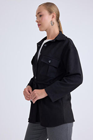 Beli Bağcıklı Kapak Cepli Düğmeli Ceket