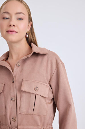 Beli Bağcıklı Kapak Cepli Düğmeli Ceket