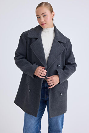 Düğmeli Büyük Cepli Kısa Kaşe Kaban