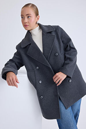 Düğmeli Büyük Cepli Kısa Kaşe Kaban