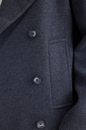 Düğmeli Büyük Cepli Kısa Kaşe Kaban