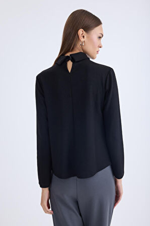 Önü Detaylı Uzun Kol Bluz