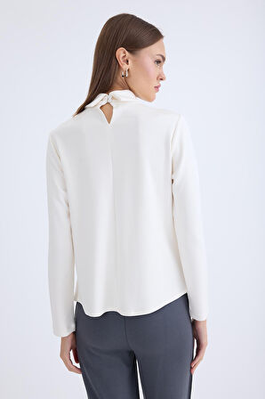 Önü Detaylı Uzun Kol Bluz