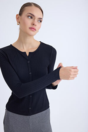 Önü Düğmeli Fitilli Uzun Kol Bluz