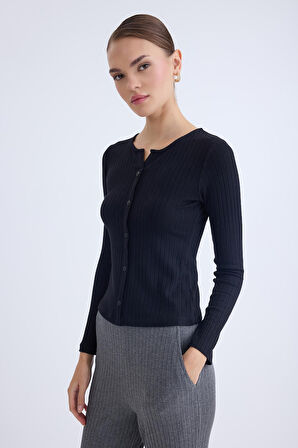 Önü Düğmeli Fitilli Uzun Kol Bluz