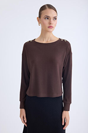 Omuzu Düğmeli Geniş Yaka Bluz