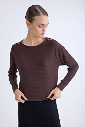 Omuzu Düğmeli Geniş Yaka Bluz