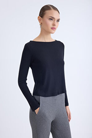 Kayık Yaka Uzun Kol Bluz