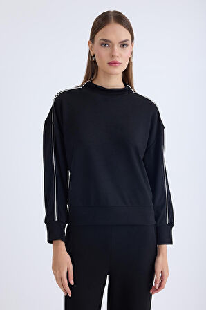 Dik Yaka Kenarı Şeritli Bluz