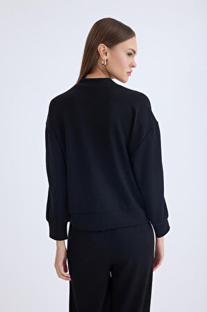 Dik Yaka Kenarı Şeritli Bluz