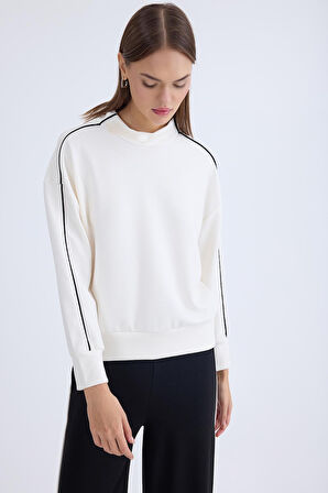 Dik Yaka Kenarı Şeritli Bluz