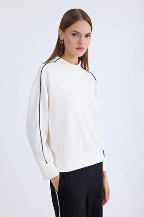 Dik Yaka Kenarı Şeritli Bluz