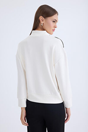 Dik Yaka Kenarı Şeritli Bluz