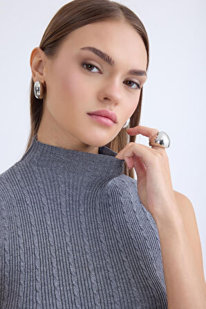 Dik Yaka Örgü Desen Sıfır Kol Triko Bluz