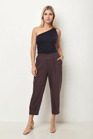 Beli Lastikli Paçası Pileli Pantolon