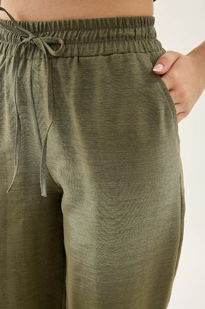 Beli Lastikli Paçası Detaylı Pantolon