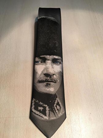 Herşey Nota Atatürk Resim Siyah Kravat Mavi Göz Detay