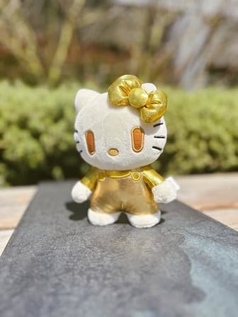 YUME HELLO KITTY DZNR PLUSH GOLDEN EDITION HELLO KITTY