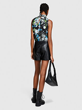 Suni Deri Önü Pileli Regular Fit Deri Şort Kadın Siyah Şort - 323A4X9WL900W