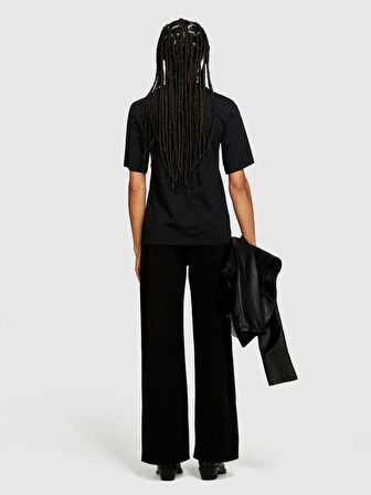 %100 Pamuk Önü Baskılı Geniş Bisiklet Yaka T-Shirt Kadın Siyah T-Shirt - 324P3096L104V