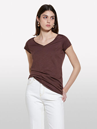 Pamuk Modal Karışımlı Normal Kalıp V Yaka Slub T-Shirt Kadın kahverengi T-Shirt - 325P3TNHL4007