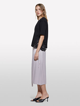 %100 Pamuk Nakış Detaylı Bisiklet Yaka Regular Fit T-Shirt Kadın Siyah T-Shirt - 325P3F1QL107M