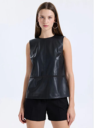 Deri Görünümlü Regular Fit Bisiklet Yaka Kolsuz Bluz Kadın Siyah Bluz - 325A54UKLQ09V