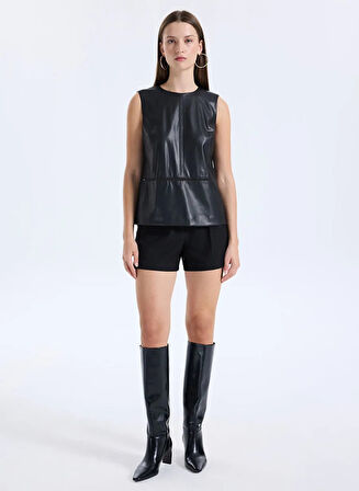 Deri Görünümlü Regular Fit Bisiklet Yaka Kolsuz Bluz Kadın Siyah Bluz - 325A54UKLQ09V