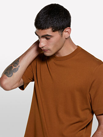 %100 Pamuk Nervürlü Bisiklet Yaka T-Shirt Erkek Kahverengi T-Shirt - 325A3YNVS104Q