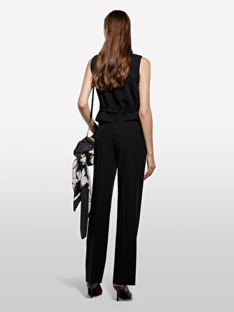 Viskoz Karışımlı Önü Düğmeli Astarlı Regular Fit Yelek Kadın Siyah Yelek - 325A2KVXLJ00U