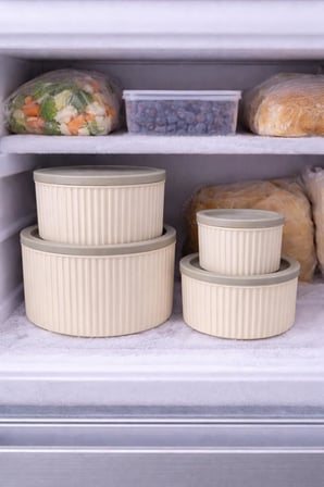 4 Lü Yuvarlak Saklama Kabı Seti Çizgili Desenli BPA İçermez 3 LT 1.8 LT 1 LT 0,55 LT Buzdolabı Düzenleyici Mikrodalga ve Derin Dondurucu Uyumlu BPA İçermez Sağlıklı Erzak Kabı (KREM YUVARLAK 4 LÜ SET)