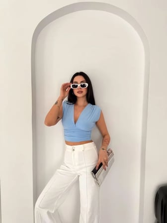 Modi Green Vatkalı Kolsuz V Yaka Drapeli Crop Bluz Likralı Fit - Bebek Mavisi