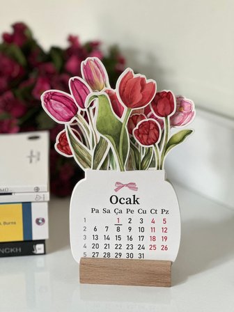 2026 Ahşap Ayaklı Çiçekli Mini Özel Tasarım, Masaüstü Takvim, Lale Çiçek Buketi - Yeni Yıl 2026