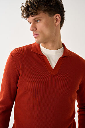 V Detaylı Polo Yaka Kazak