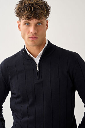 Dikey Dokuma Desenli Fermuarlı Triko Kazak